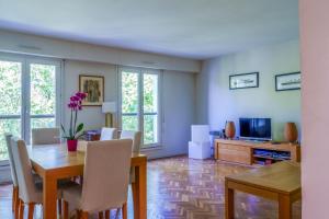 TV/trung tâm giải trí tại Appartement Tours centre avec parking 4 p