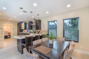 Posezení v ubytování Dream House 5 Bedroom w Amazing Heated POOL