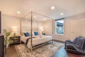 Posezení v ubytování Dream House 5 Bedroom w Amazing Heated POOL + 31 fotografií