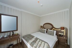 A bed or beds in a room at The Central Hotel