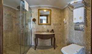 A bathroom at The Central Hotel