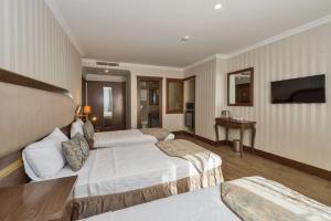 A bed or beds in a room at The Central Hotel