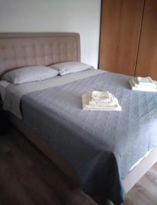 En eller flere senge i et værelse på Drama Bedroom By marlen