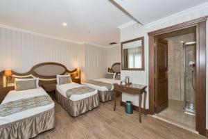 A bed or beds in a room at The Central Hotel
