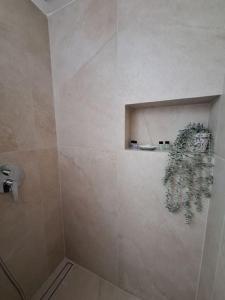 Bilik mandi di A tiny studio