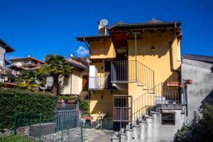 Το κτήριο όπου στεγάζεται  το διαμέρισμα