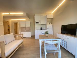 A kitchen or kitchenette at R126 Beachfront Apartment Sant Salvador