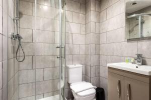 Ένα μπάνιο στο Modern Budget 1 Bed Flat in Halifax Centre