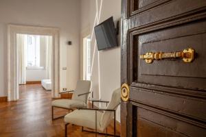 TV a/nebo společenská místnost v ubytování HOTEL VITE - By Naman Hotellerie