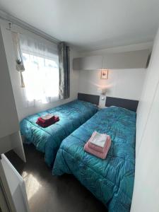 Katil atau katil-katil dalam bilik di Camping Del Mar 125, Mobile Home O'Hara Supérieur 1060, 3 chambres, 40 m2, Terrasse
