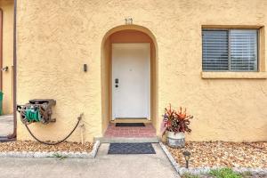 Fotografie z fotogalerie ubytování Spacious Townhome 5 Mins Walk to Beach v destinaci Cocoa Beach