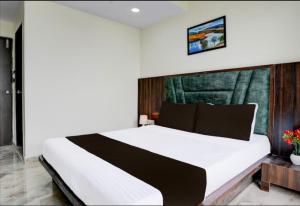 Postel nebo postele na pokoji v ubytování Hotel swagat inn bopal