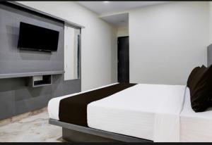 TV a/nebo společenská místnost v ubytování Hotel swagat inn bopal