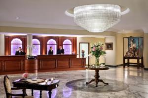 Fuajee või vastuvõtt majutusasutuses Hotel Splendide Royal