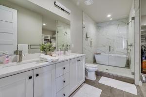 Koupelna v ubytování Spacious Heber City Home - Walk to Community Beach + 23 fotografií