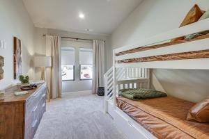 Postel nebo postele na pokoji v ubytování Spacious Heber City Home - Walk to Community Beach