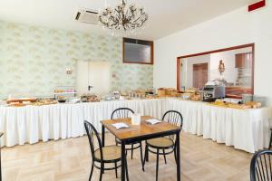 Comida no hotel ou em algum lugar perto