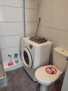 Φωτογραφία από το άλμπουμ του Kawalerka w centrum Leszna. σε Leszno