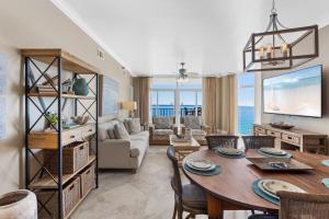 Posezení v ubytování Jade East Towers 1040 by Newman-Dailey + 13 fotografií