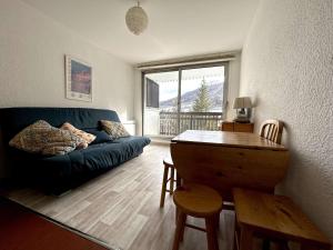 a living room with a couch and a table at Studio cosy 4 pers, proche pistes et commerces, La Salle-les-Alpes - FR-1-330F-79 in Serre Chevalier