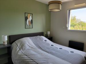 Voodi või voodid majutusasutuse Maison récente à côté du Casino et de la baie du Kernic toas