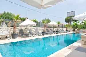 Bazén v ubytování Anchor Alaçatı Hotel nebo v jeho okolí