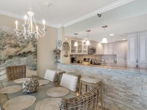 Kuchyň nebo kuchyňský kout v ubytování Jade East Towers 1540 by Newman-Dailey