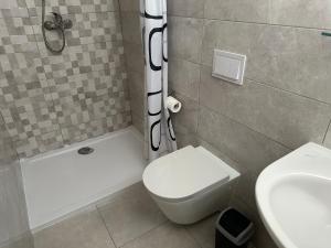 Ein Badezimmer in der Unterkunft Villa Beba - Apartments