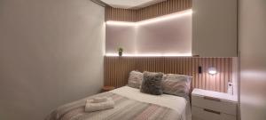 a bedroom with a bed with a wooden headboard at Book Santos - Estanconfor 1407 - Vista Mar lateral in Santos