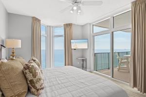 Una cama o camas en una habitación de Jade East Towers 1740 by Newman-Dailey