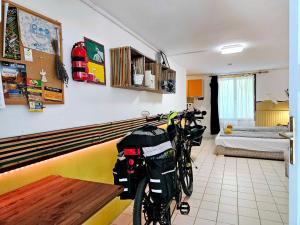 Posteľ alebo postele v izbe v ubytovaní Apartment for Cyclists RIDE IN Balatonalmádi