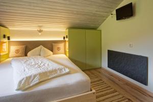 Postel nebo postele na pokoji v ubytování Bergchalet Hotel Reinerhof