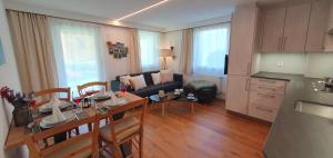 Η κουζίνα ή μικρή κουζίνα στο Chalet Schneevogul