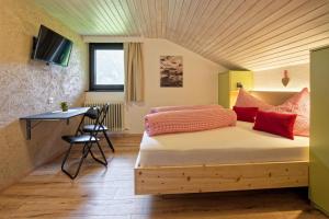 TV a/nebo společenská místnost v ubytování Bergchalet Hotel Reinerhof