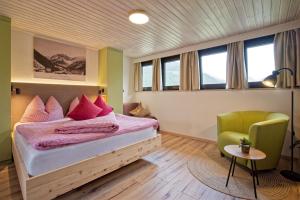 Postel nebo postele na pokoji v ubytování Bergchalet Hotel Reinerhof