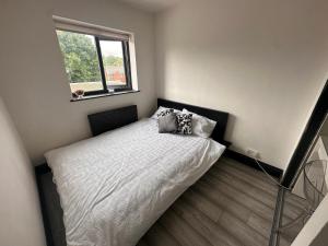 a small bedroom with a bed and a window at Four Bedrooms and Two Bathrooms up to Nine People in Birmingham +7 photos