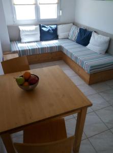 a living room with a couch and a bowl of fruit on a table at Apartman Nela Banjole in Banjole