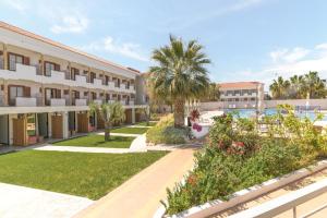 a view of the courtyard of a hotel at Tresor Sousouras in Hanioti