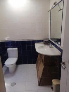 A bathroom at Casa Ria do Anllons