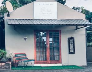 a building with a sign that reads welcome to links nest at Lumis Rest in Tzaneen