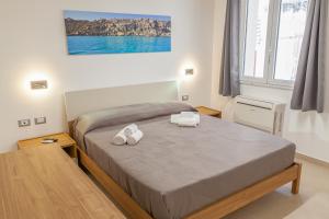 Postel nebo postele na pokoji v ubytování Isgrò Rooms