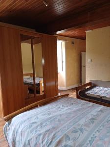 Postel nebo postele na pokoji v ubytování gîte l'Escoferii