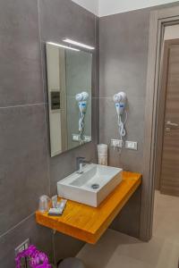 Koupelna v ubytování Isgrò Rooms