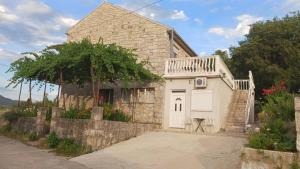 a small stone house with a white garage at Jovanluka apartman studio nadomak Arslanaginića mosta in Gradina +27 photos