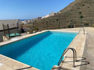 Swimmingpoolen hos eller tæt på Candela 55 Dúplex con terraza y piscina