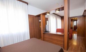 Postel nebo postele na pokoji v ubytování Grand Hotel Elite