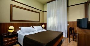 TV a/nebo společenská místnost v ubytování Grand Hotel Elite