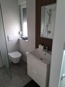 Ένα μπάνιο στο B & R Summer breeze apartments 2