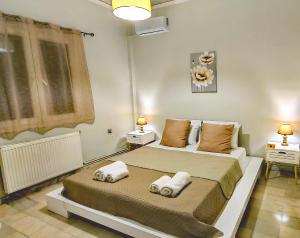 a bedroom with two beds with towels on them at Allin home in Mantoúkion +45 photos