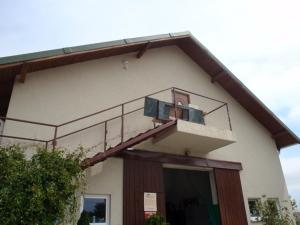 a building with a balcony on the side of it at Stajnia Czahary in Pogorzelica +2 photos